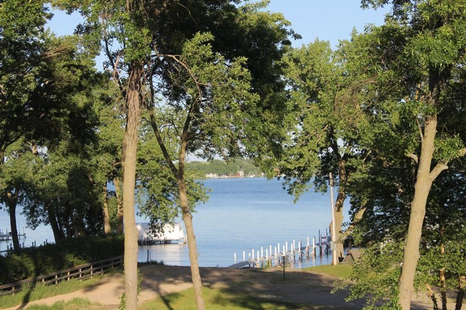 Okoboji Commons Hotel Екстер'єр фото