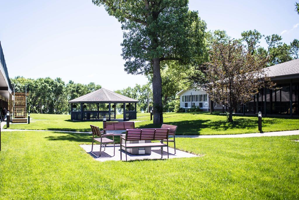 Okoboji Commons Hotel Екстер'єр фото