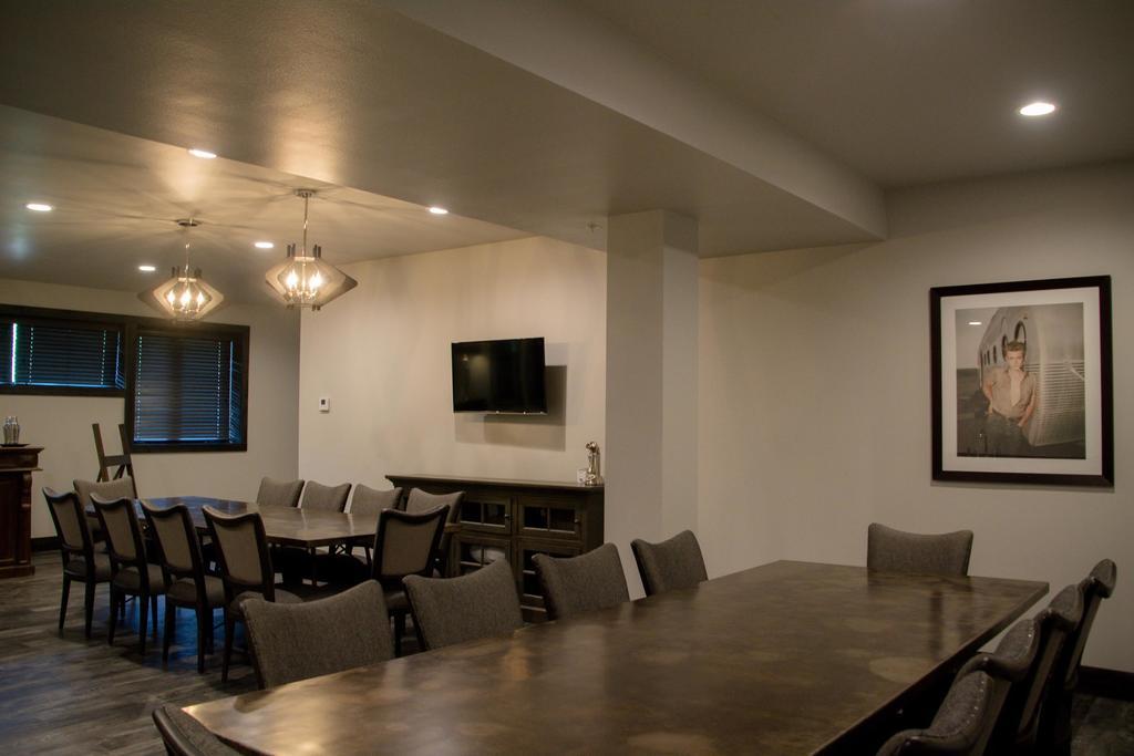 Okoboji Commons Hotel Екстер'єр фото
