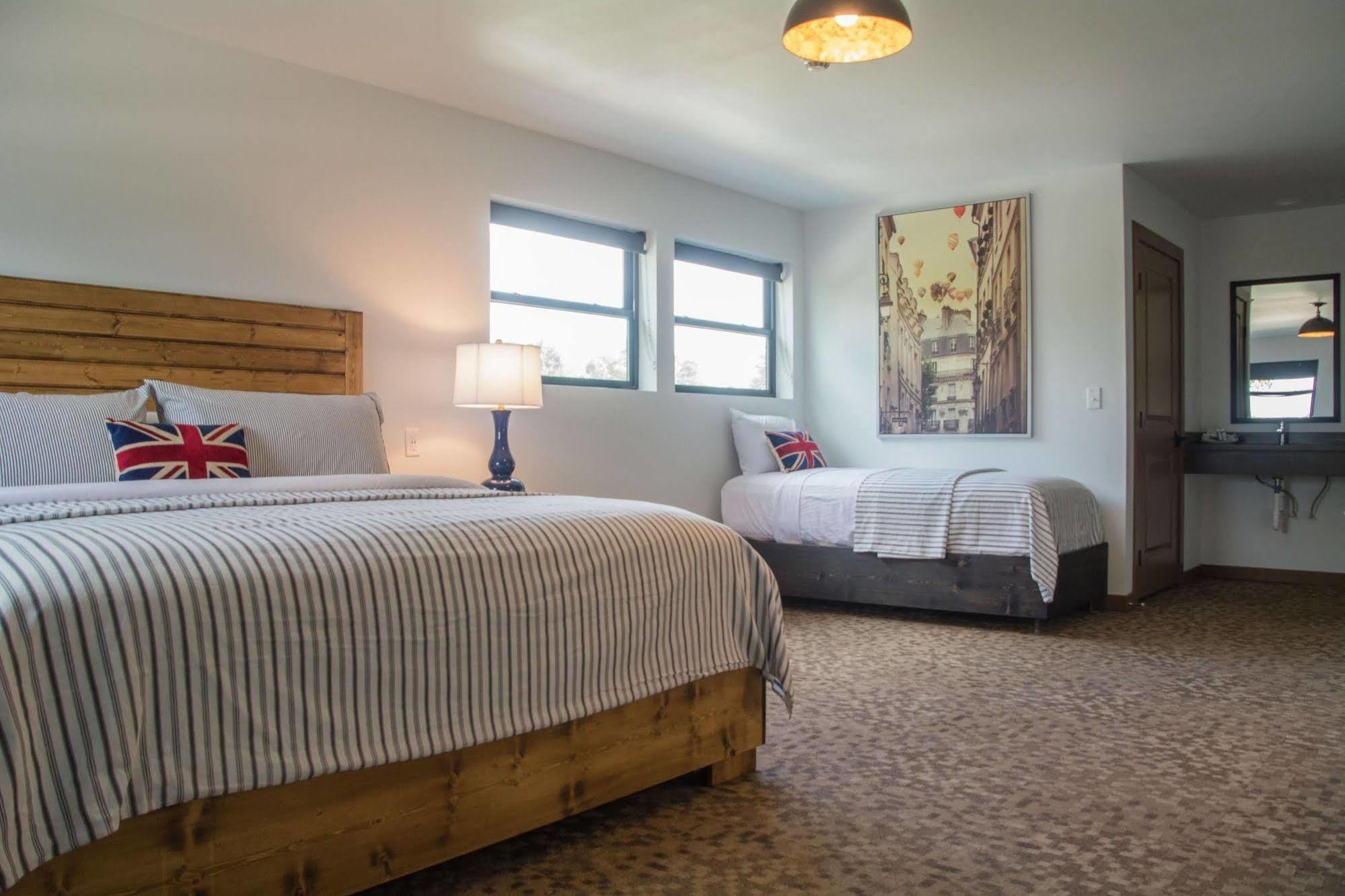 Okoboji Commons Hotel Екстер'єр фото
