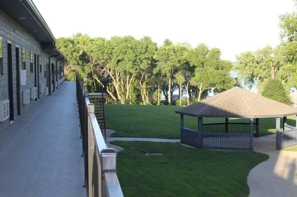 Okoboji Commons Hotel Екстер'єр фото